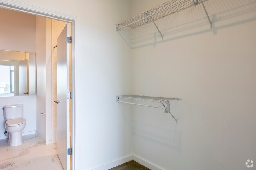More Photos Of 1133 South Blvd, Oak Park Apartments For Lease
