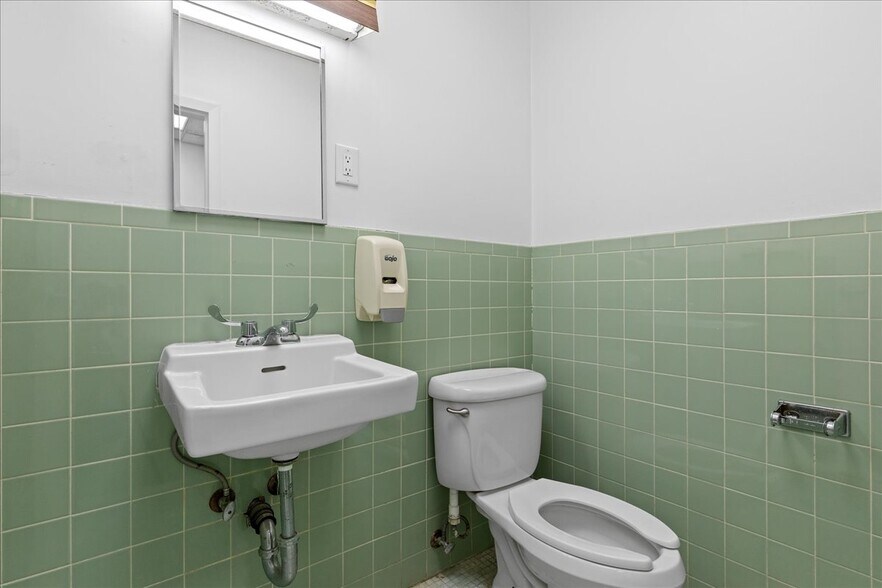 More Photos Of 431 Route 513, Califon Supermarket For Lease