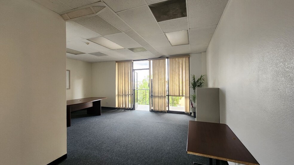 More Photos Of 4505 Allstate Dr, Riverside Office Residential For Sale