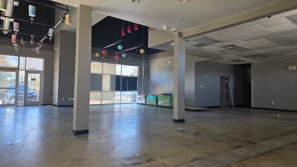 More Photos Of 1713 Park Pl, College Station General Retail For Lease