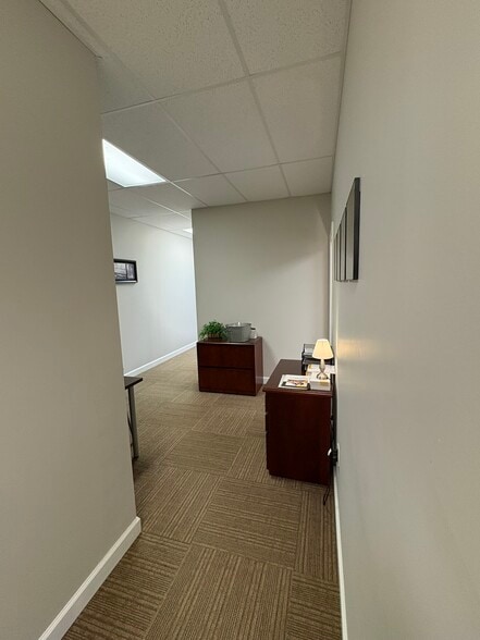 More Photos Of 402-404 S Scott Rd, Fort Wayne Showroom For Sale