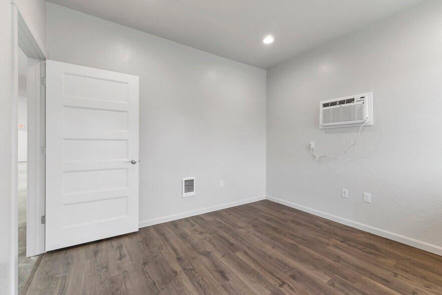 More Photos Of 3383 W Daugharty Loop, Hayden Warehouse For Lease