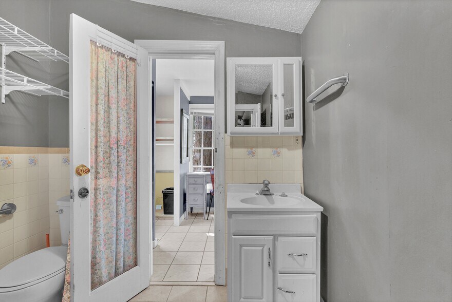 More Photos Of 4911 Oleander Dr, Wilmington General Retail For Sale
