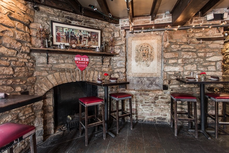 More Photos Of 101 S State St, Newtown Restaurant For Lease