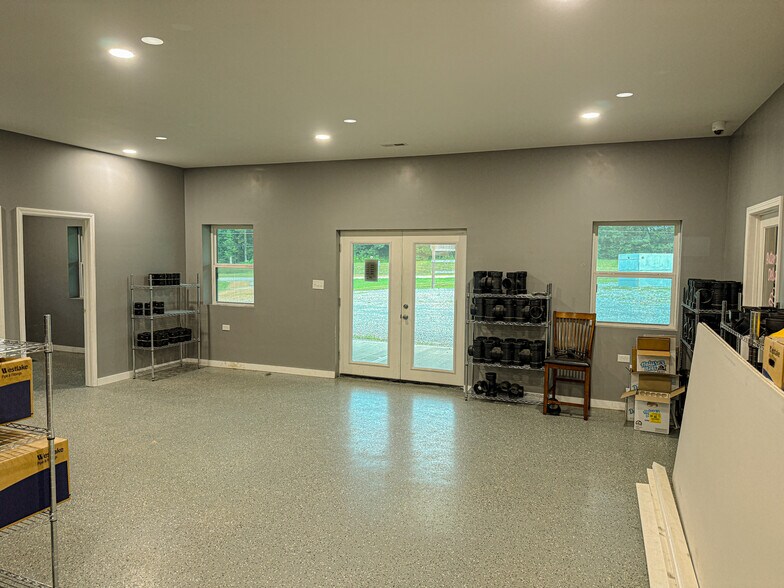More Photos Of 5050 US-79, Paris Warehouse For Sale