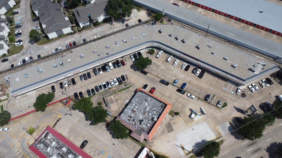 More Photos Of 9211-9295 S Main St, Houston Unknown For Lease