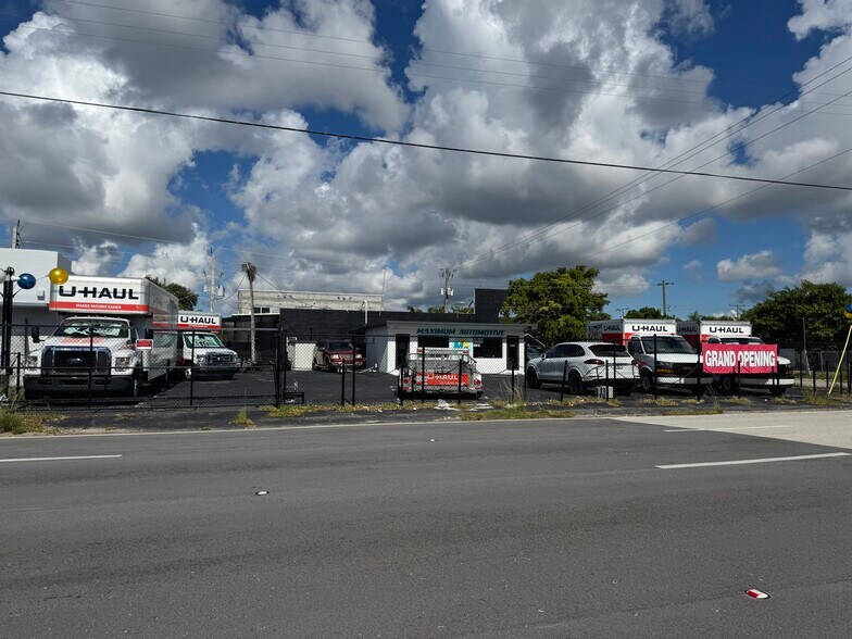 More Photos Of 1822 N Dixie Hwy, Hollywood Storefront Retail Residential For Sale