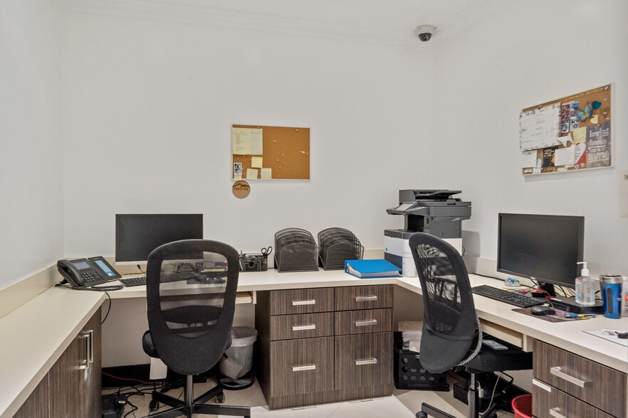 More Photos Of 16170 NE 11th Ct, Miami Office For Sale