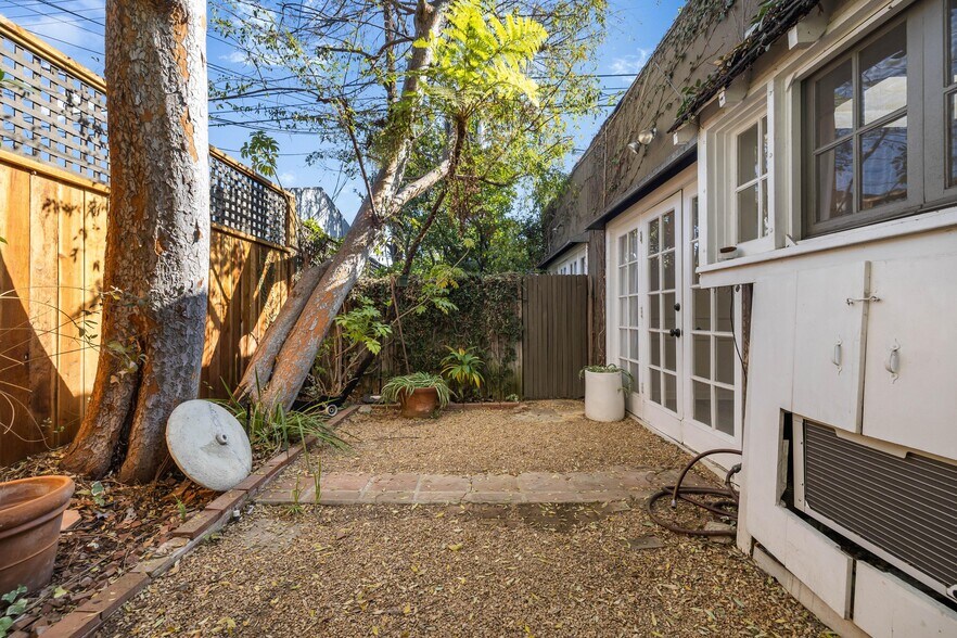 More Photos Of 3206-3210 De Witt Dr, Los Angeles Loft Creative Space For Lease