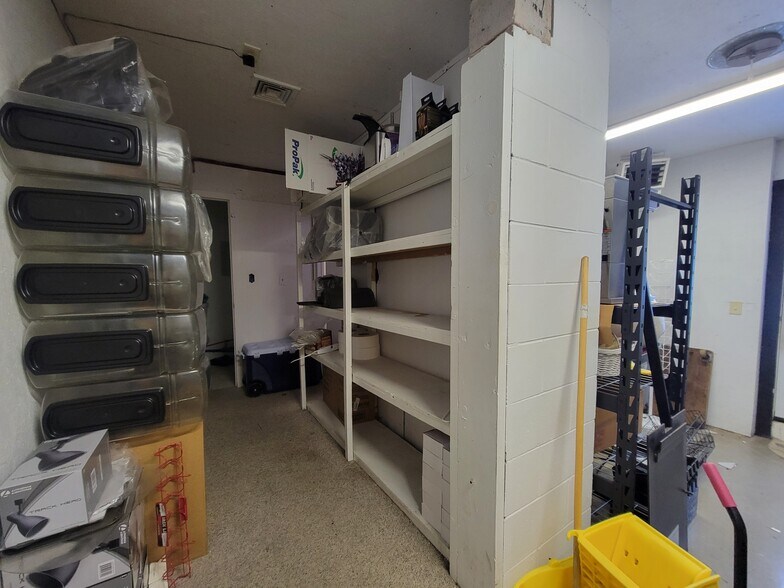 More Photos Of 217 E Central Ave, Mackinaw City Storefront For Lease