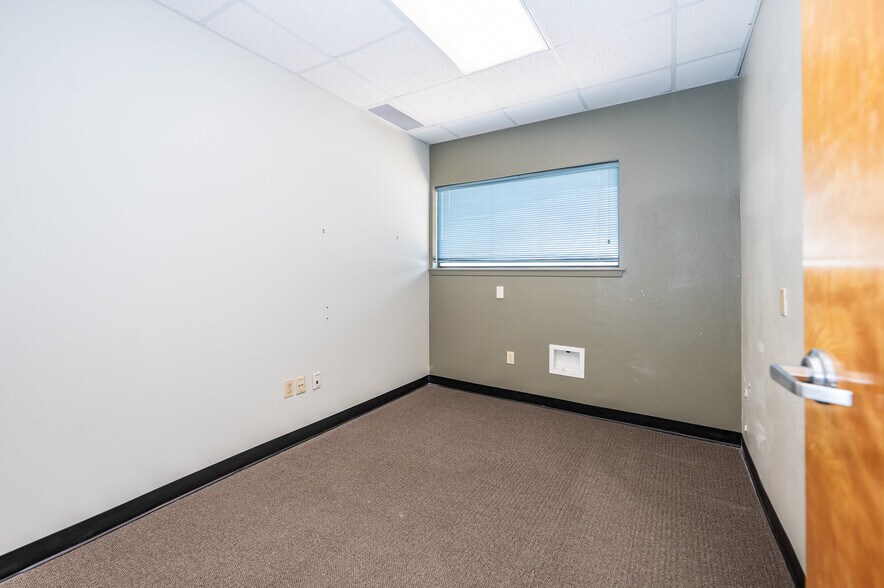More Photos Of 1105 Avenue H, Bay City Medical For Sale