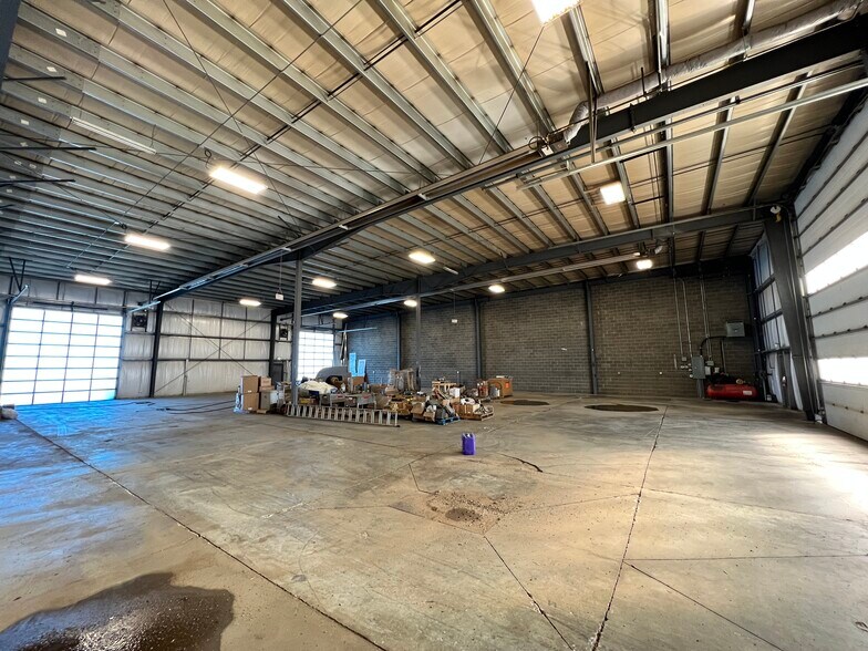 More Photos Of 14 Burnt Valley Ave, Red Deer County Service For Lease