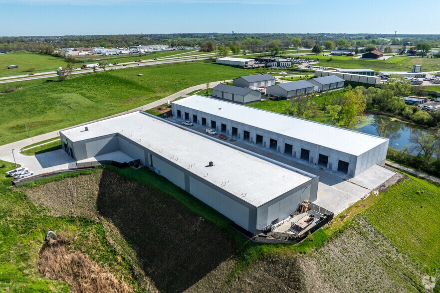 More Photos Of 810 Interstate Pky, Waukee Warehouse For Lease