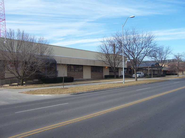 Primary Photo Of 3122 Gillham Plz, Kansas City Warehouse For Lease