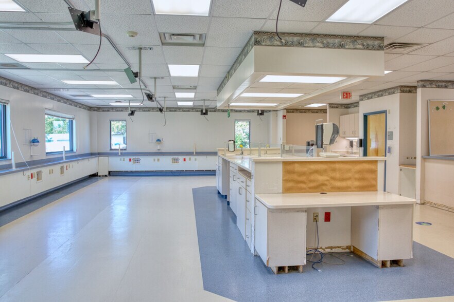 More Photos Of 1040 N 18th St, Centerville Medical For Sale