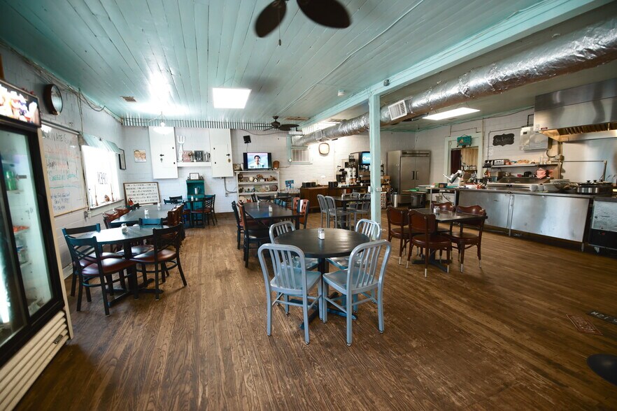 More Photos Of 15745 TX-204, Cushing Specialty For Sale