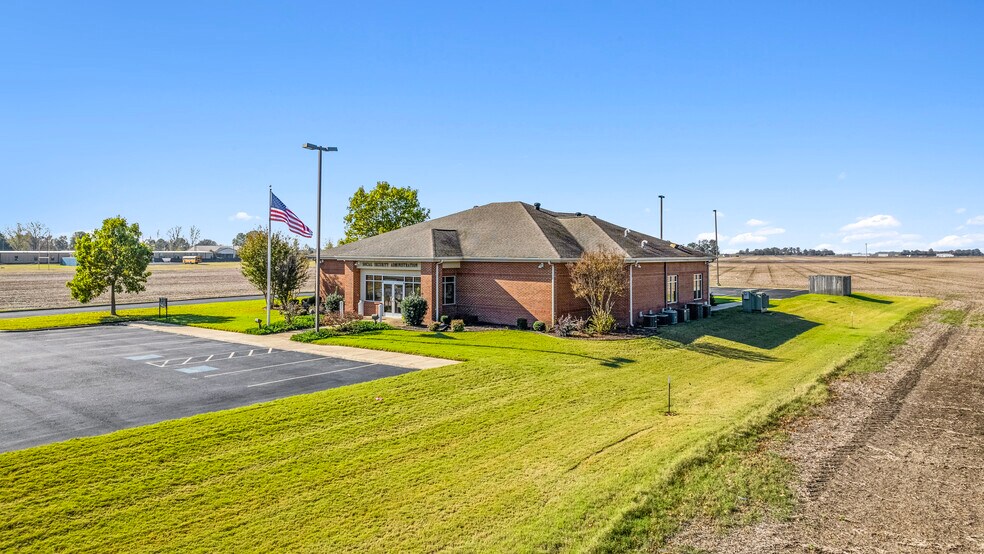 More Photos Of 1403 S Division St, Blytheville Office For Sale