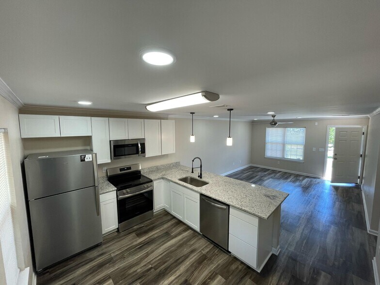 More Photos Of 100-202 Oak Bluff Dr, Athens Apartments For Sale