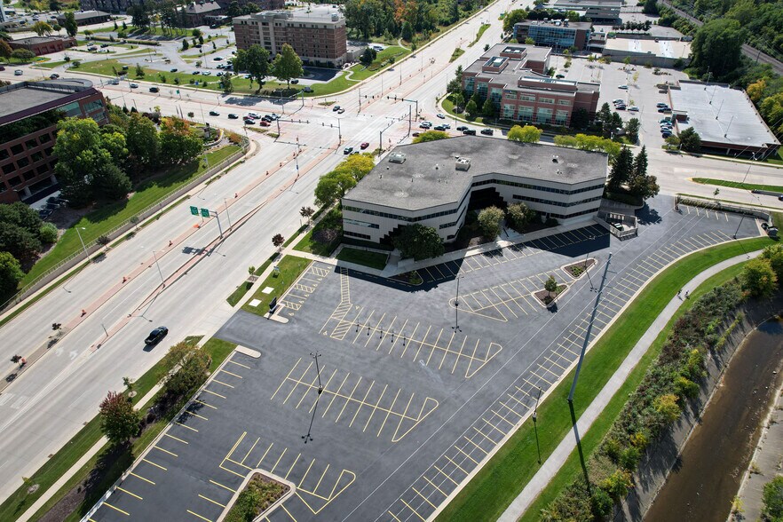 More Photos Of 1233 N Mayfair Rd, Wauwatosa Office For Lease