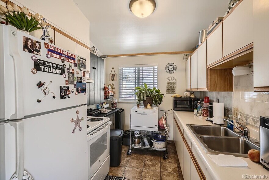 More Photos Of 512 Maple St, Golden Apartments For Sale