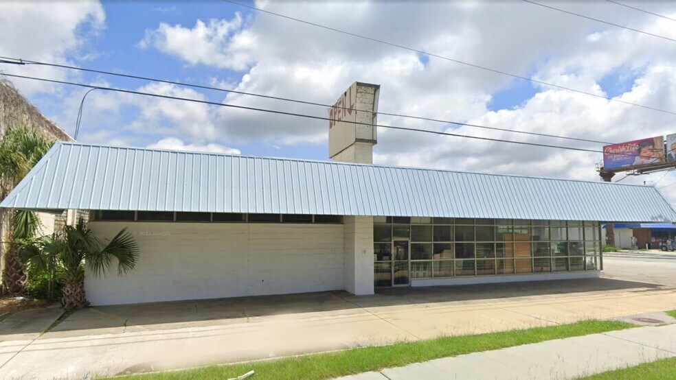 More Photos Of 1460 Bay St W, Savannah Showroom For Lease