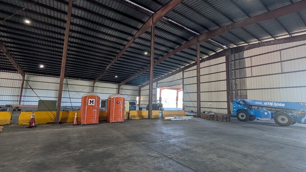 More Photos Of 1509 S Byron Butler Pky, Perry Manufacturing For Lease