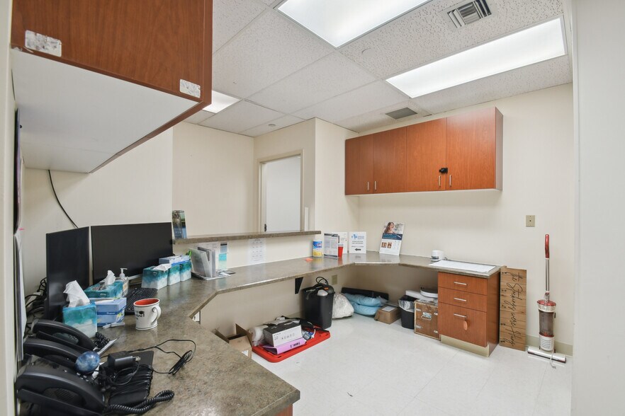 More Photos Of 1421 S Potomac St, Aurora Medical For Lease