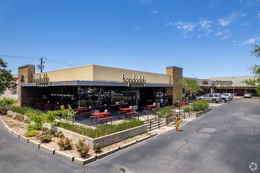 More Photos Of 2438 W Anderson Ln, Austin General Retail For Lease