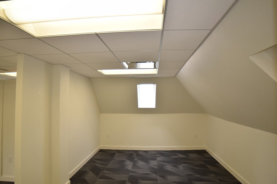 More Photos Of 450-456 Boston Post Rd, Weston Storefront Retail Office For Lease