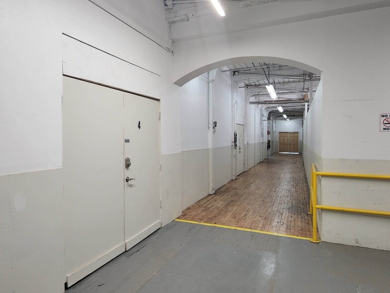 More Photos Of 100 Business St, Hyde Park Unknown For Lease