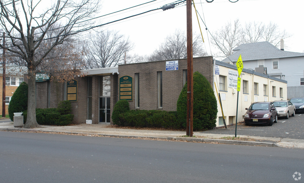 Primary Photo Of 381 Chestnut St, Union Medical For Lease