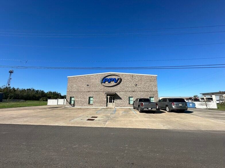 More Photos Of 3001 S Darla Ave, Gonzales Warehouse For Lease