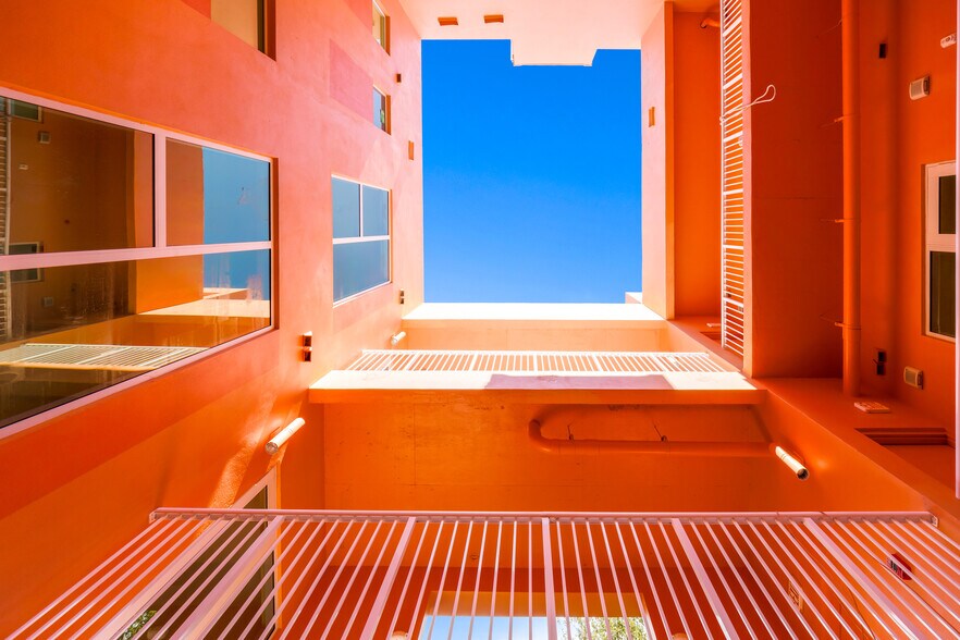 More Photos Of 123 NW 14th st, Miami Flex For Lease