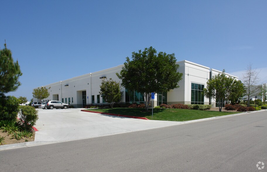 More Photos Of 2880 Scott St, Vista Unknown For Lease