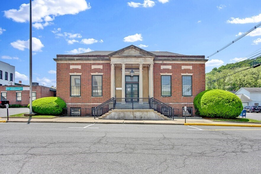 More Photos Of 2 Waln St, Wellsboro Office For Sale