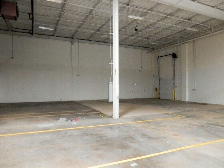 More Photos Of 7710-7722 Tyler Blvd, Mentor Warehouse For Lease