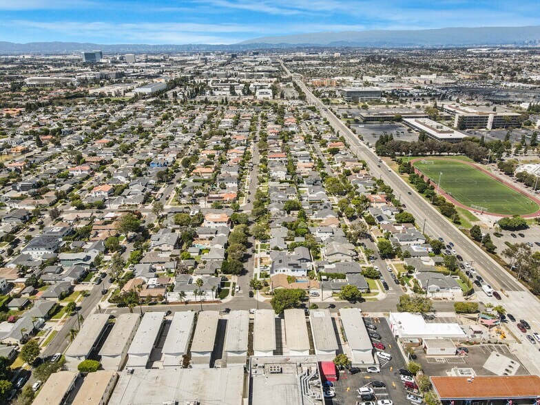 More Photos Of 1826-1828 12th St, Manhattan Beach Apartments For Sale