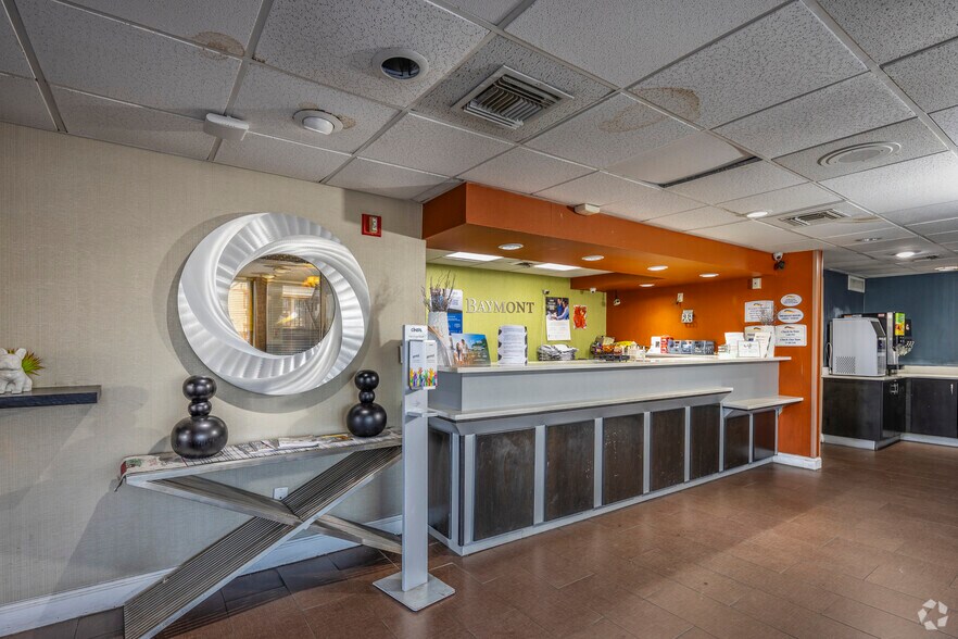 More Photos Of 1826 W Lucas St, Florence Hospitality For Sale