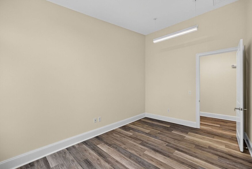 More Photos Of 7627 Market St, Wilmington Office For Lease