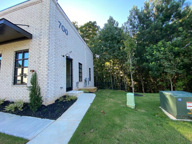 More Photos Of 6110 McFarland Station Dr, Alpharetta Medical For Lease