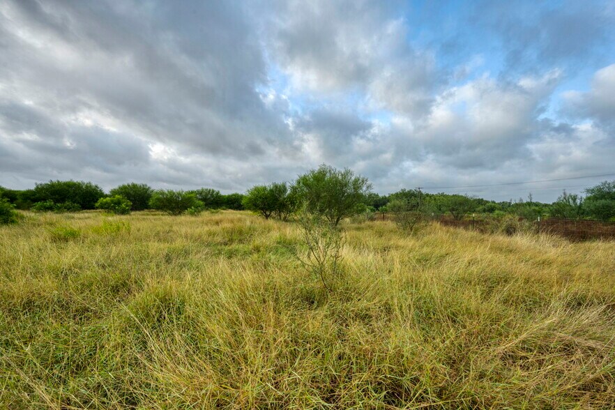 More Photos Of 2538 County Road 223, Floresville Land For Sale