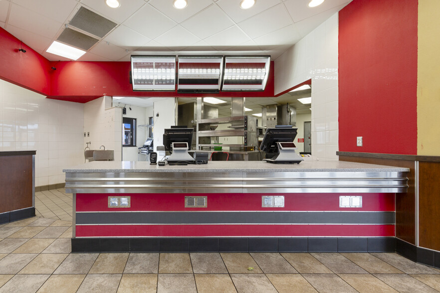 More Photos Of 101 W Lind St, Mankato Fast Food For Sale