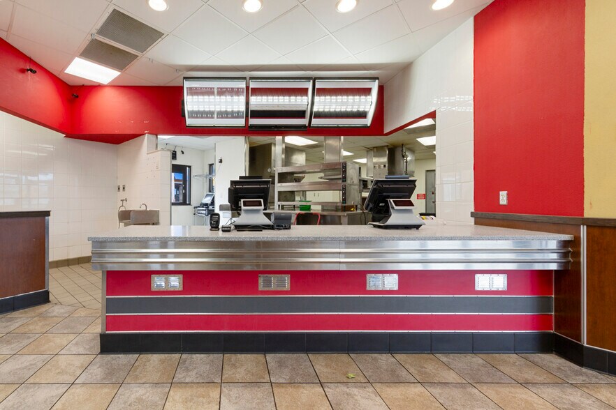 More Photos Of 101 W Lind St, Mankato Fast Food For Sale