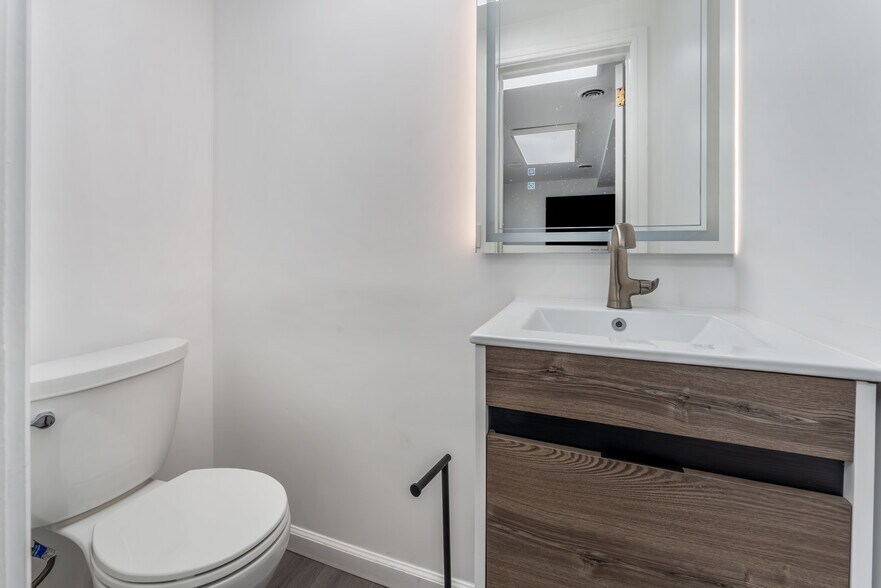 More Photos Of 22 Glenwood Ave, Jersey City Office Residential For Lease