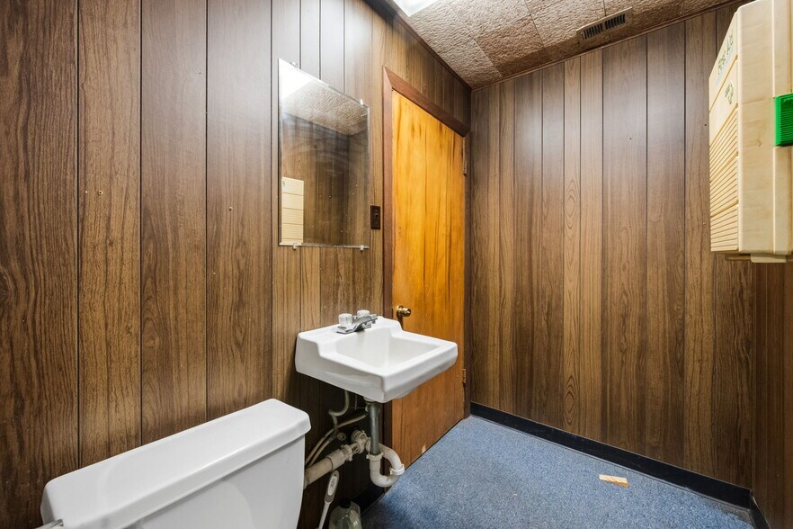 More Photos Of 901 W 18th St, Houston Warehouse For Sale