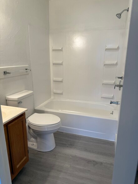 More Photos Of 33 N Washington St, Berkeley Springs Restaurant For Sale