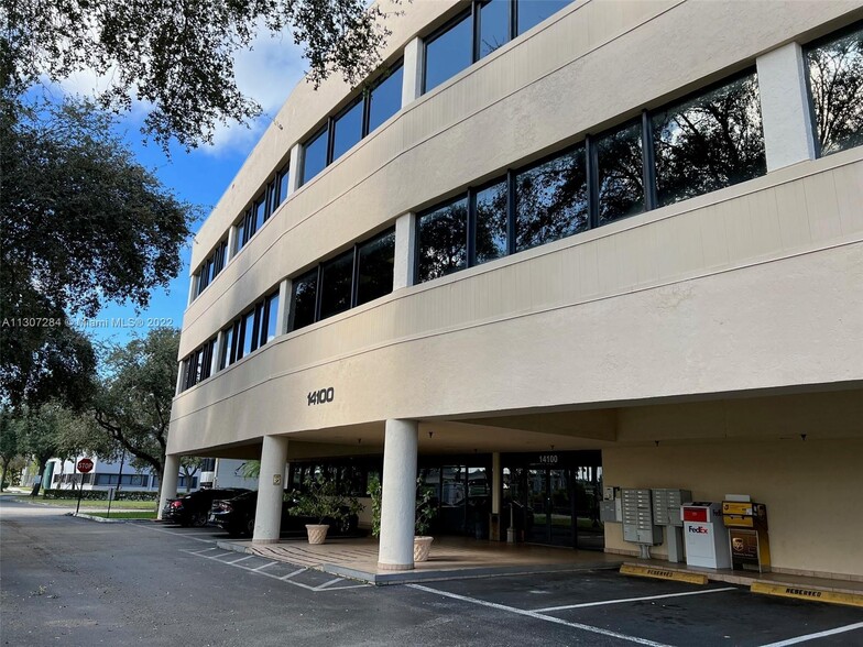 Primary Photo Of 14100 Palmetto Frontage Rd, Miami Lakes Office Residential For Lease