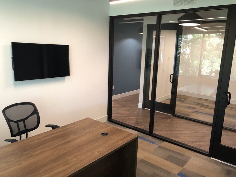 More Photos Of 2454 N McMullen Booth Rd, Clearwater Loft Creative Space For Lease