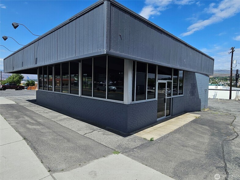 More Photos Of 849 S Mission St, Wenatchee General Retail For Sale