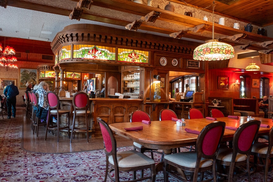 More Photos Of 1800 N Palm Canyon Dr, Palm Springs Restaurant For Sale